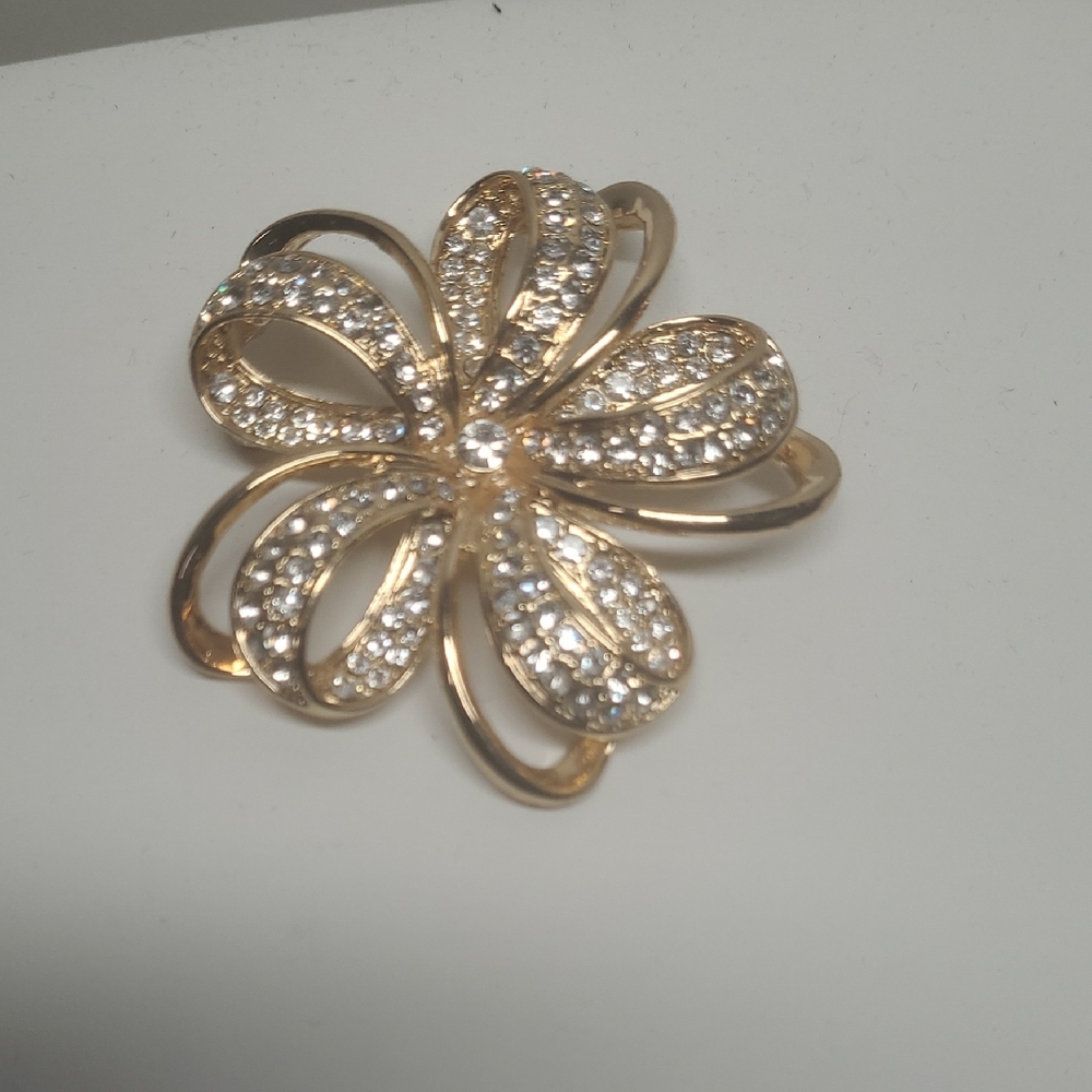 Elegant Gold and Silver Floral Brooch